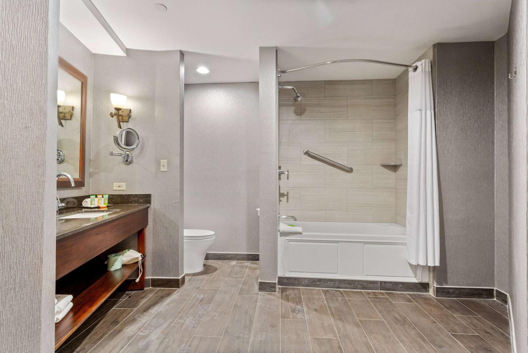 מלון ניו אורלינס Wyndham Garden Baronne Plaza מראה חיצוני תמונה