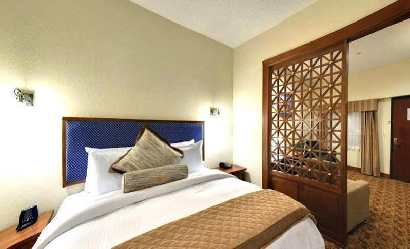 מלון ניו אורלינס Wyndham Garden Baronne Plaza מראה חיצוני תמונה